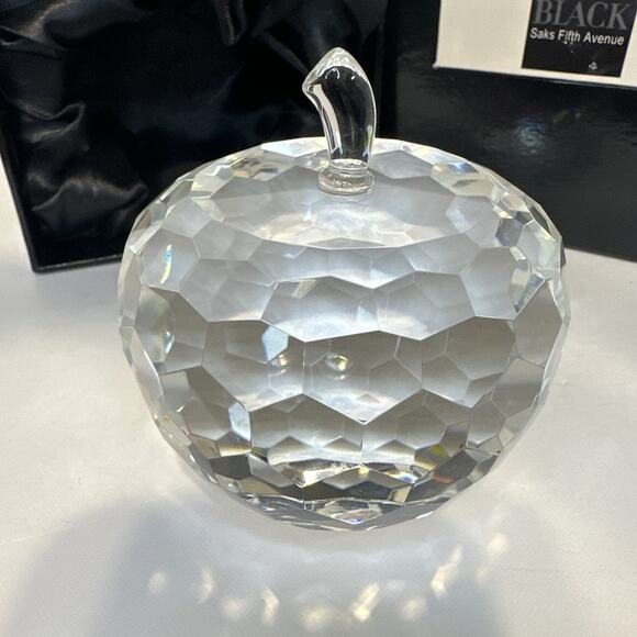 Saks Fifth Avenue Faceted Crystal Apple Paperweight Signed Vintage Teacher Gift - Picture 3 of 10